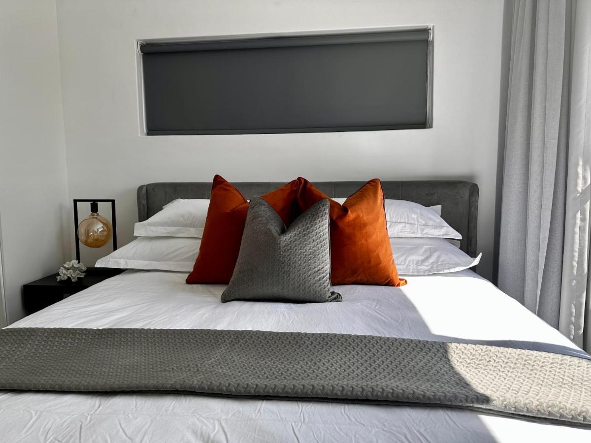 Stylish Executive Apartment With Power Backup Johannesburg Exterior photo