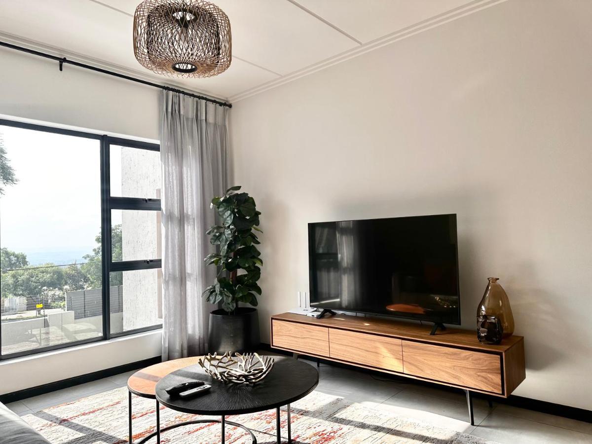 Stylish Executive Apartment With Power Backup Johannesburg Exterior photo