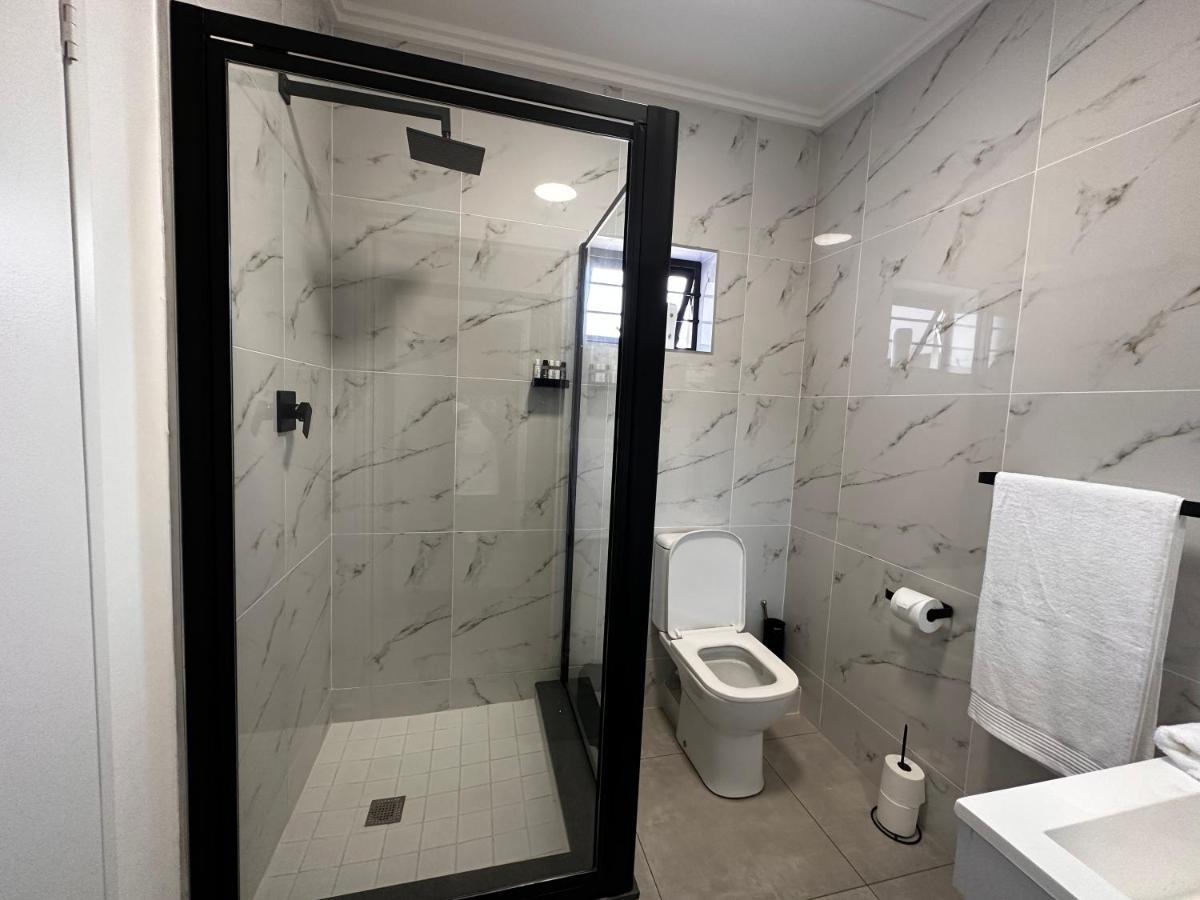 Stylish Executive Apartment With Power Backup Johannesburg Exterior photo