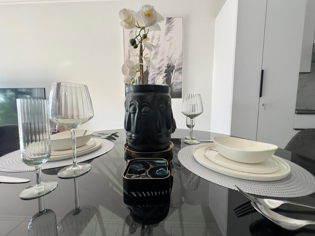 Stylish Executive Apartment With Power Backup Johannesburg Exterior photo