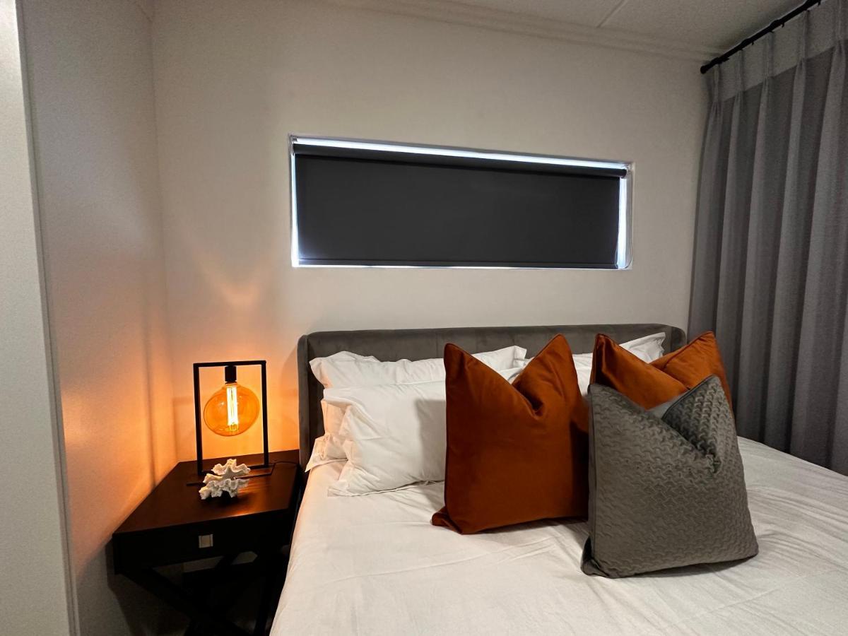 Stylish Executive Apartment With Power Backup Johannesburg Exterior photo